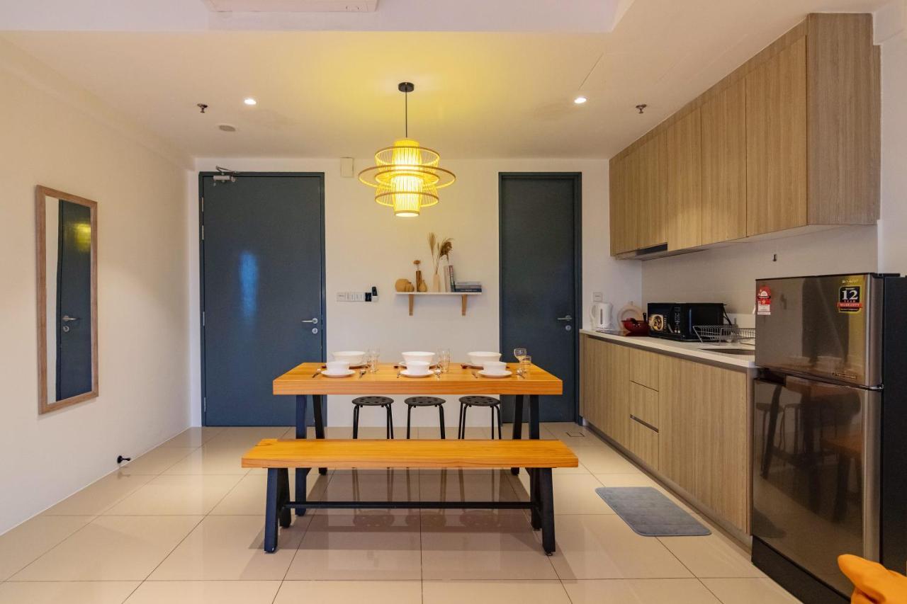 Tropicana 218 Macalister X Airlevate Suites Джорджтаун Экстерьер фото