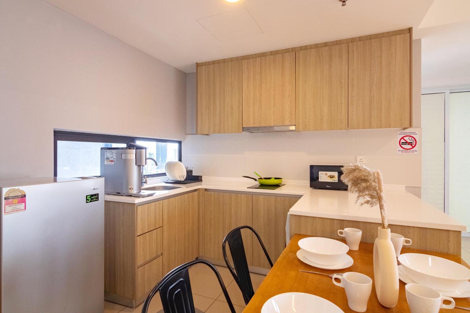 Tropicana 218 Macalister X Airlevate Suites Джорджтаун Экстерьер фото
