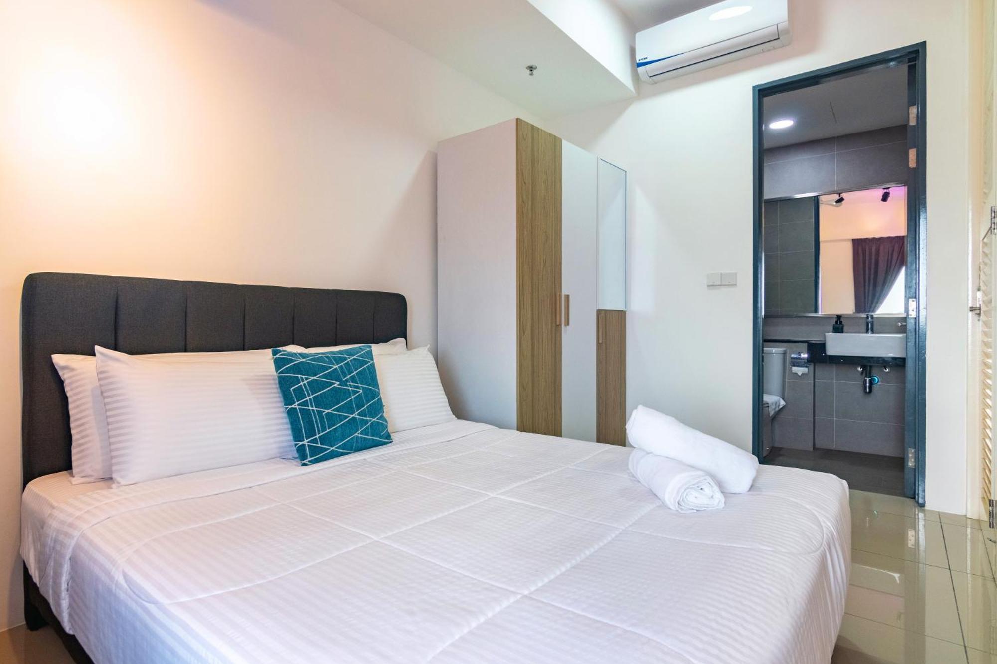 Tropicana 218 Macalister X Airlevate Suites Джорджтаун Номер фото