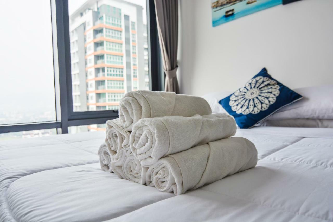 Tropicana 218 Macalister X Airlevate Suites Джорджтаун Экстерьер фото